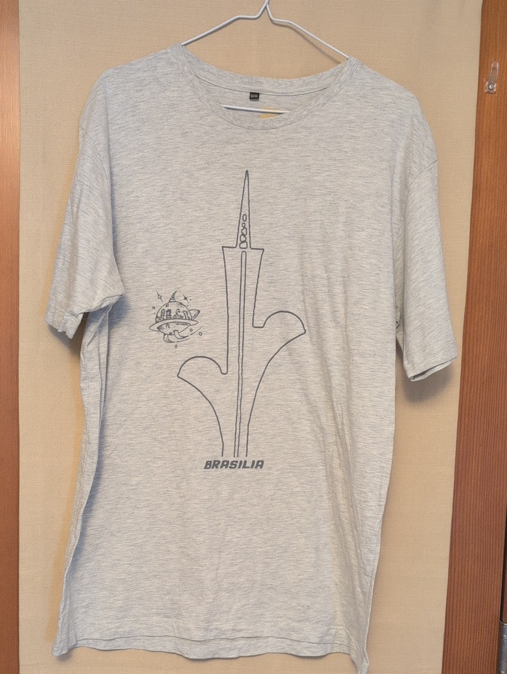 Brasilia TV Tower Brazil UFO Flying Above Gray Rare T-Shirt Size Men's XL